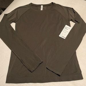 Athleta Momentum Long Sleeve Small NWT